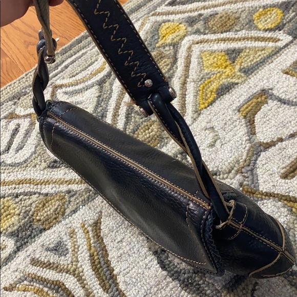 💕 Cole haan black leather medium handbag 💕 - Picture 4 of 11